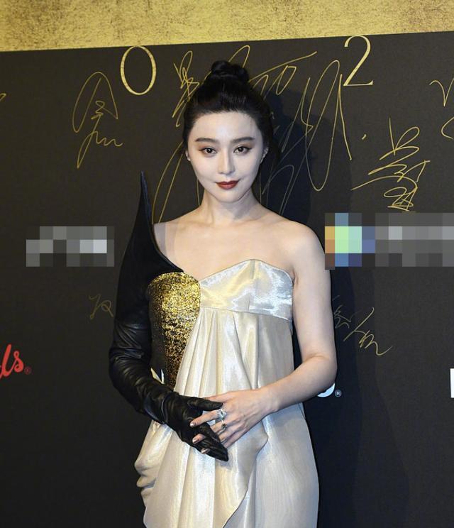 范冰冰|范冰冰穿露肩礼服惊艳亮相，黑金连指红唇诱人，网友：颜值太绝了