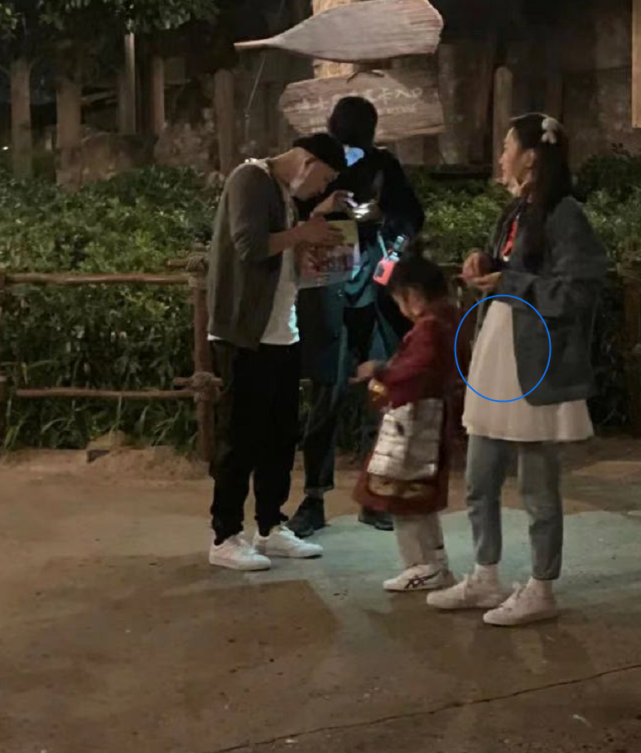 张培萌|娱乐早报丨向太晒奖励郭碧婷北京豪宅内景，张培萌妻子首谈家暴细节