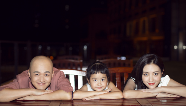 包文婧|一线｜包文婧腹部隆起疑怀二胎？工作人员否认：没有的事儿