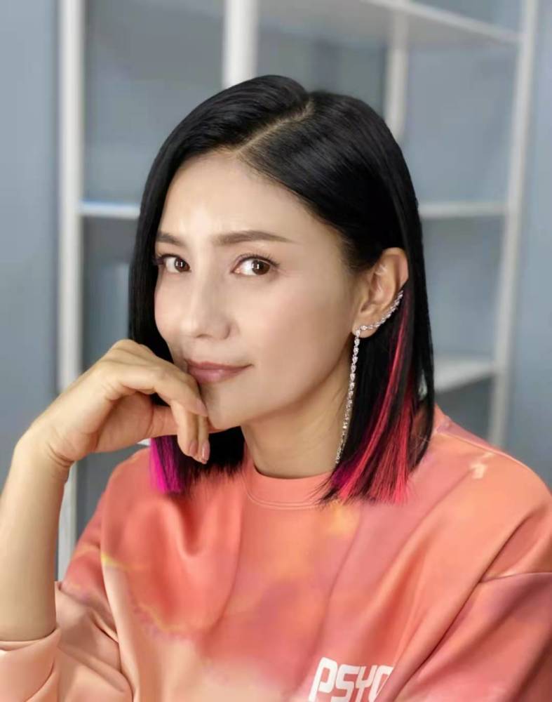 胡可晒小鱼儿近照,脸蛋圆嘟嘟被夸可爱,长相越来越像沙溢_腾讯新闻