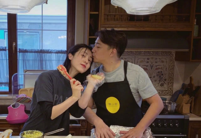 黄磊|宠妻狂魔！黄磊深夜为孙莉做宵夜，老夫老妻小日子充满仪式感