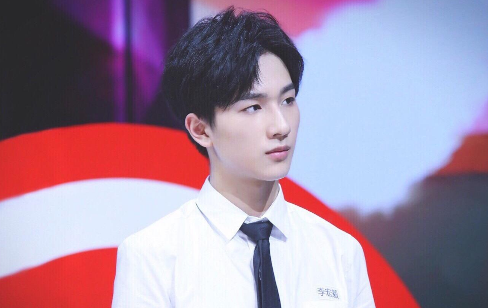 变形计|《变形记》主人公控诉节目组恶意剪辑，举横幅喊话“还我清白”