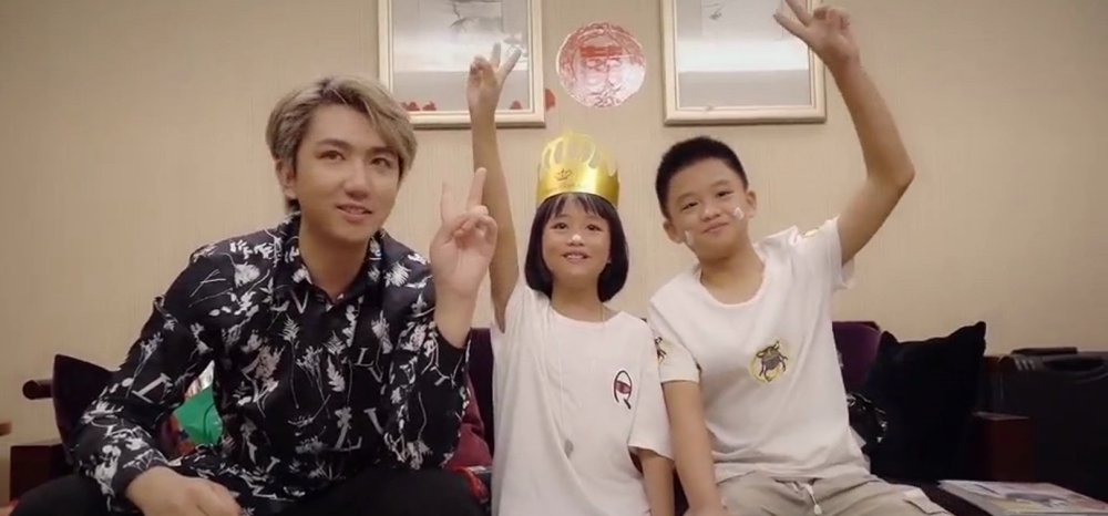 变形计|《变形记》主人公控诉节目组恶意剪辑，举横幅喊话“还我清白”