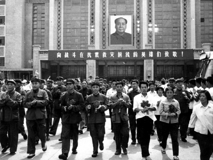 珍贵历史老照片1976年唐山大地震抗震救灾历史旧影