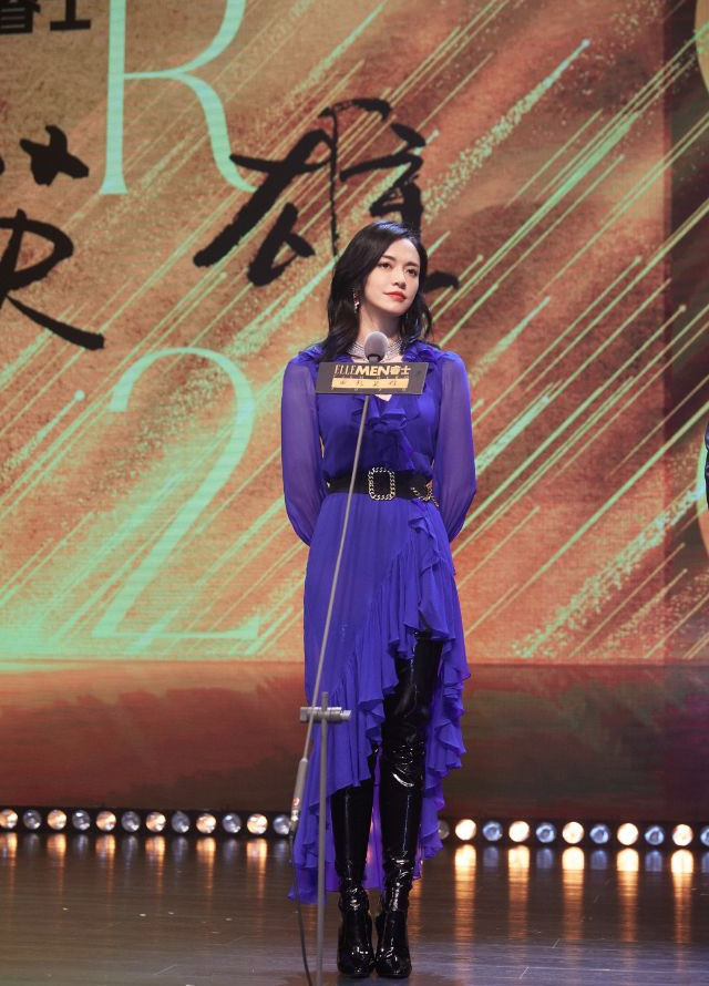 范冰冰|范冰冰姚晨同框热聊，肤色差了一个度，范冰冰的脸也垮了