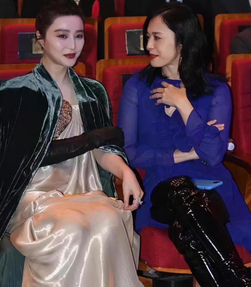 范冰冰|范冰冰出席电影盛典，气质完胜姚晨，妆容犹如画中人