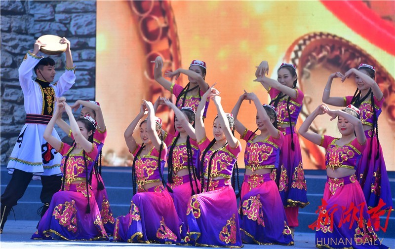 新疆手鼓歌《一杯美酒》《献给最美逆行者——英雄赞歌》贵州省黔东南