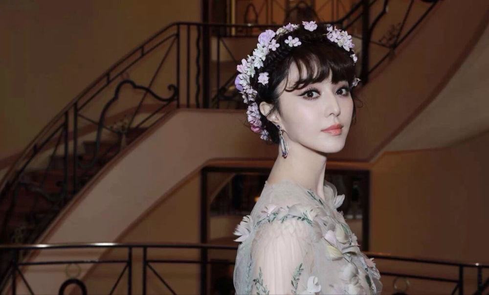 范冰冰|范冰冰参加活动穿礼服“虎背熊腰”，一脸疲惫，被嘲像“大妈”