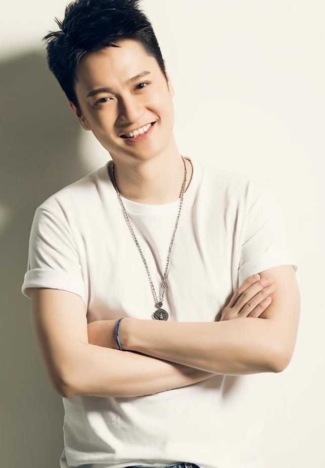 郭晓然:有着并不太出众的长相,表演极具时代感,生活中风趣幽默_腾讯