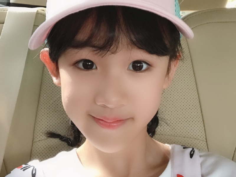 黄忆慈的妹妹修允菲的妹妹看到她的妹妹坐等原地出道