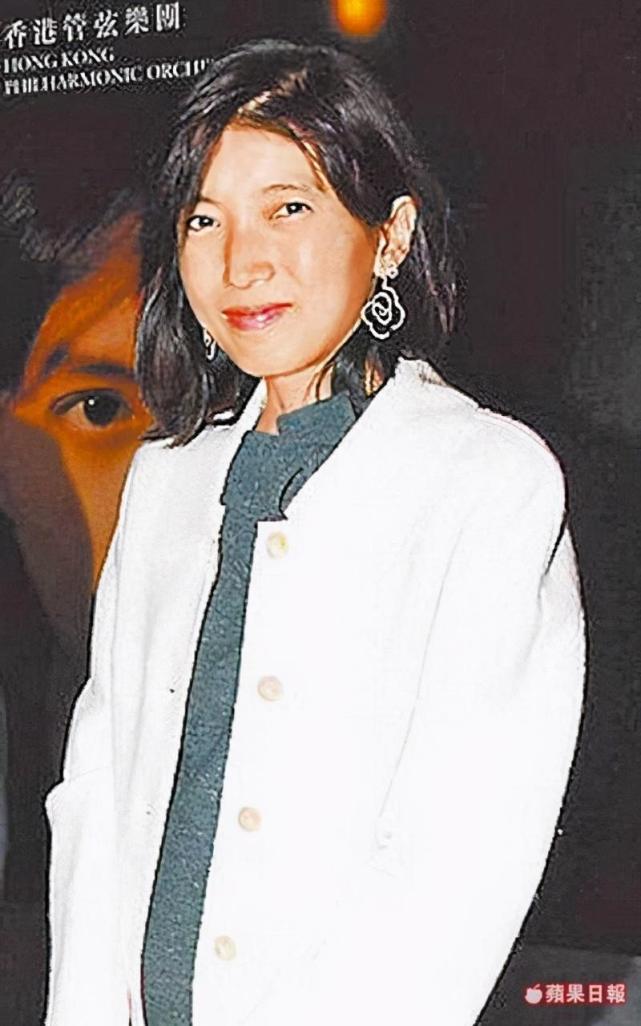 命理师,豪掷30亿搞风水;后有李泽钜老婆王富信,改名王俪桥后一索得男