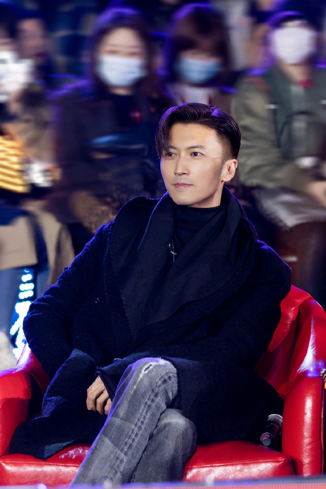 40岁谢霆锋近照传出斯文有型酷似王菲拒绝油腻