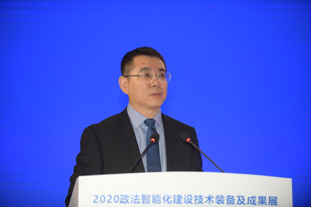 法治日报社副总编辑张国庆主持开幕式.展会现场图展会现场图