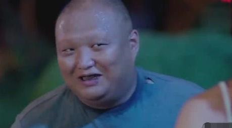 记得《夏洛特烦恼》的混混吗?戏中猥琐油腻,戏外却是27岁小鲜肉