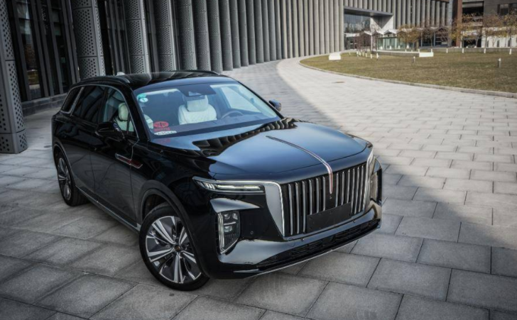 在广州车展上,红旗e-sh 9 的宣传报价为55万一75万之间,对于这个报价