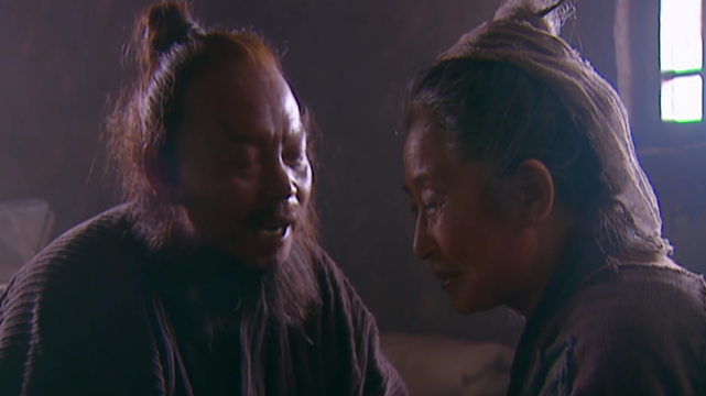 对着老娘连磕三个响头,等老母亲转过身来,李逵心里更加的难受了,因为