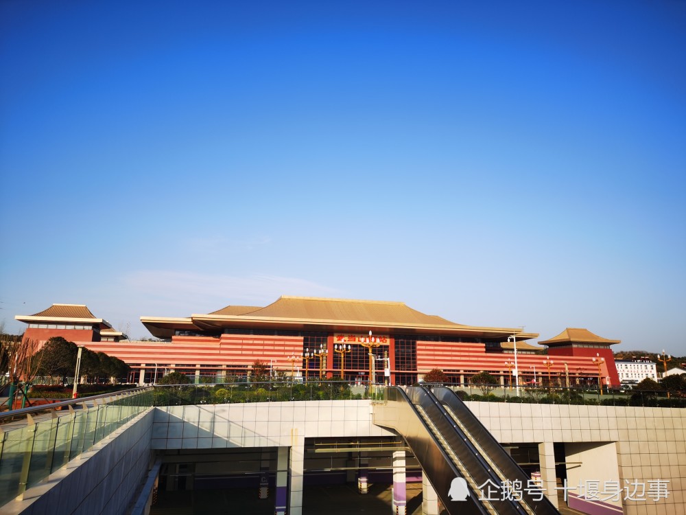 好消息!武当山西站至南神道大明峰旅游客运专线开通