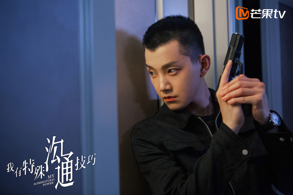 尽管剧中荆楚少言寡语,却极其擅长心理分析,从蛛丝马迹中追寻真相.