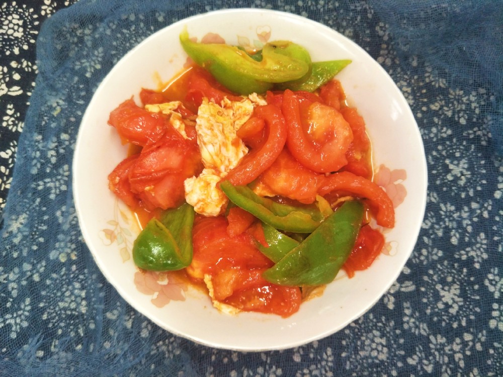 西红柿炒青椒先放西红柿还是青椒教你好吃的做法上桌抢着吃