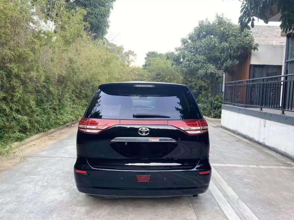 原装进口丰田普瑞维亚作为丰田在国内最大尺寸的mpv,车身尺寸为4795*