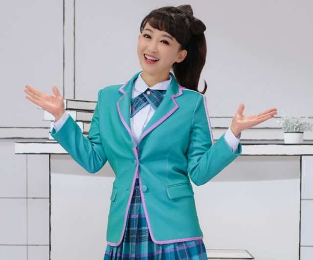 小时候很多人也发现小鹿姐姐似乎是不会老的,因为很多人都长大了,但是