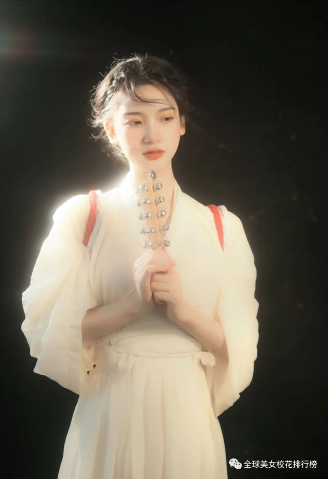 武汉体育学院美女周雨欣
