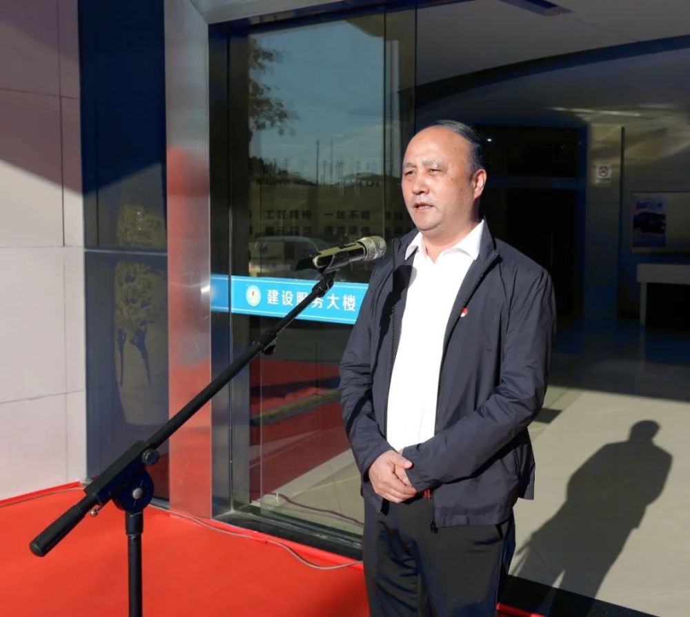 市住建局党委书记,局长钱栋代表局党委讲话.