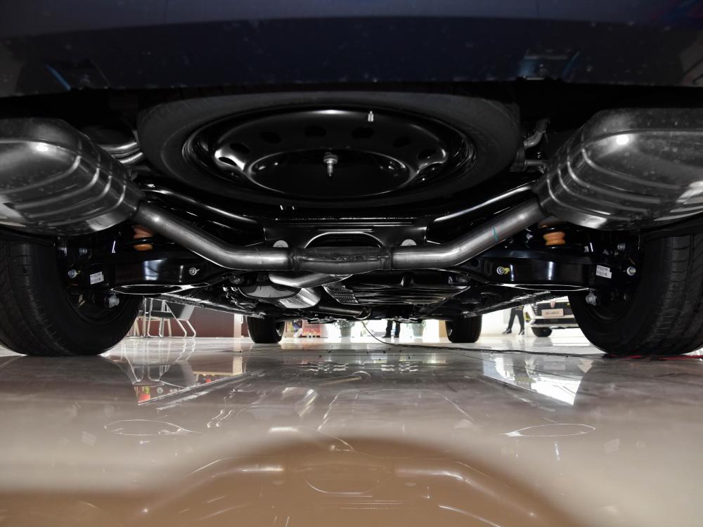 中国品牌高品质mpv 小哥带你一起看荣威imax8