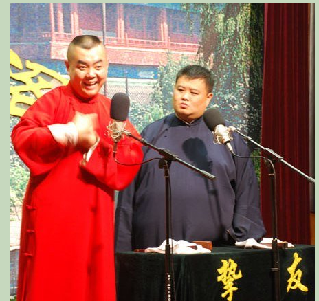 开个玩笑说,王玥波,孙越,张伯鑫他们的相声确实是"跟师娘学的.