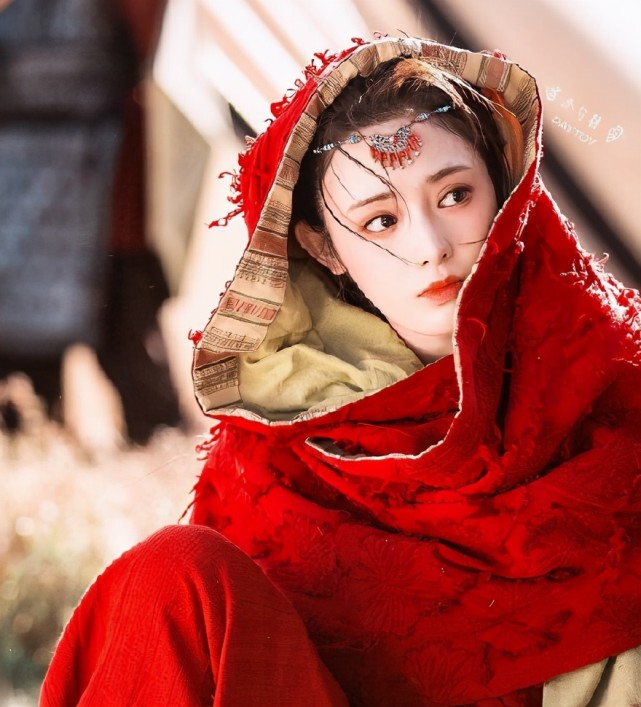 继《东宫》后,彭小苒新剧红衣造型不输小枫,看到预告:追定了!