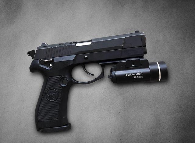 光是外形已经可以比拟国际上的名枪qsz92式手枪的战术改进型