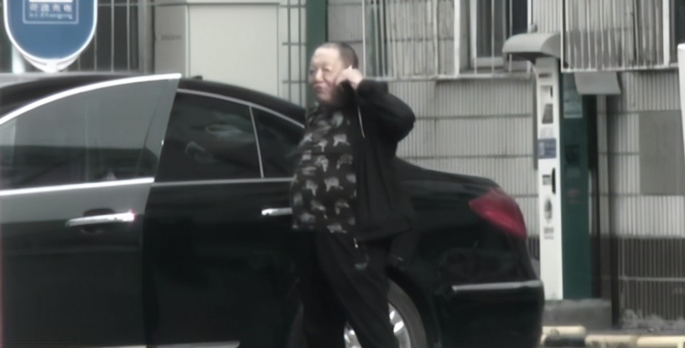 北京村霸石凤刚的黑色家族：本人贪5.8亿，儿子撞战士，妻子骗村民_腾讯新闻