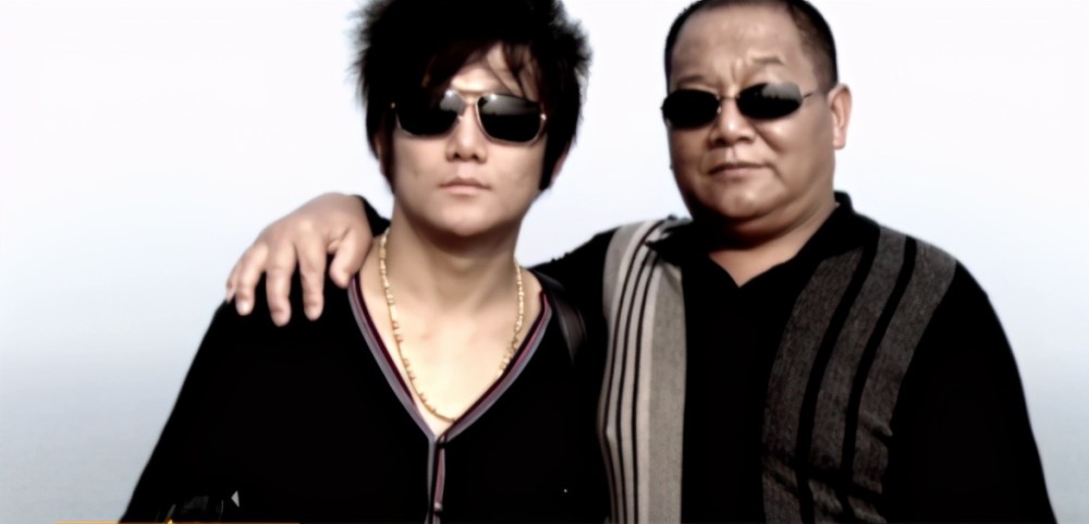 北京村霸石凤刚的黑色家族：本人贪5.8亿，儿子撞战士，妻子骗村民_腾讯新闻