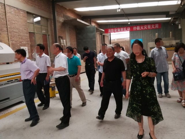 北京村霸石凤刚的黑色家族：本人贪5.8亿，儿子撞战士，妻子骗村民_腾讯新闻