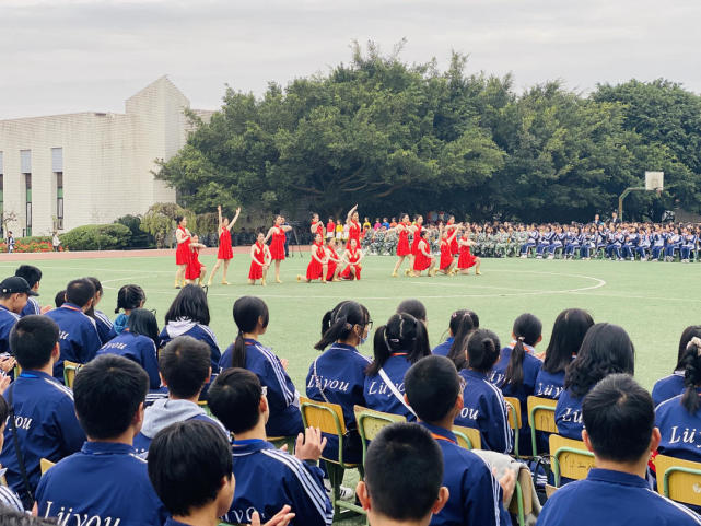 气球上切黄瓜剪纸武术都会四川自贡这所学校的职教成果展示有点酷