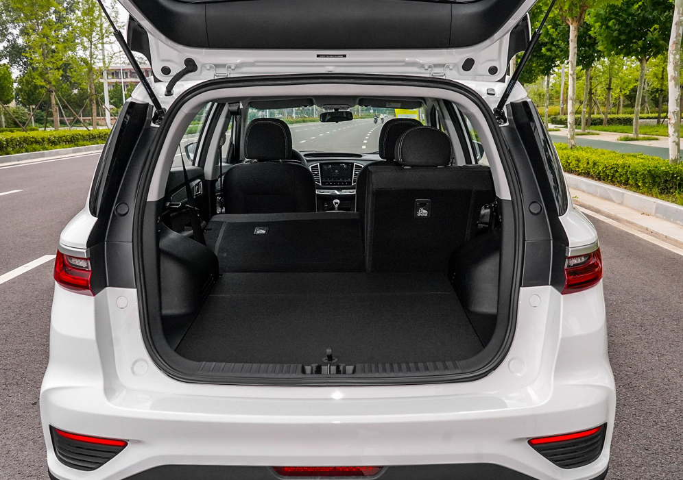 (远景x6)(宝骏530)当然,或许会有人说,7座车型并不如5座车实用,因为