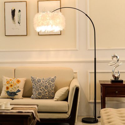 落地灯有两种款式,分为上照式落地灯和直照式落地灯,可以选择简洁大方