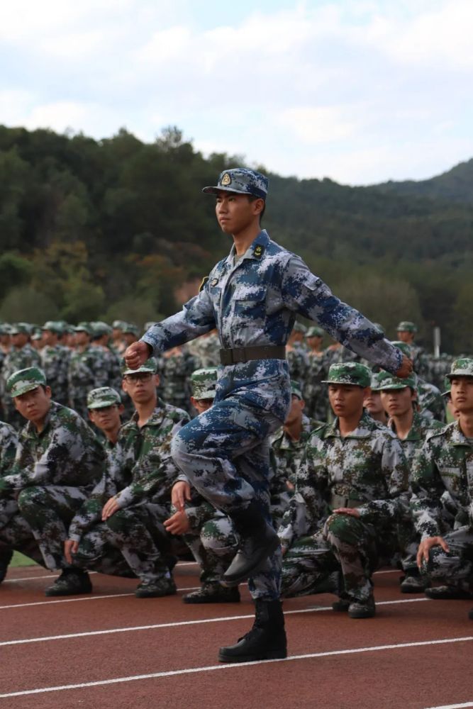 军训进行时丨站最挺拔军姿当最靓水院少年