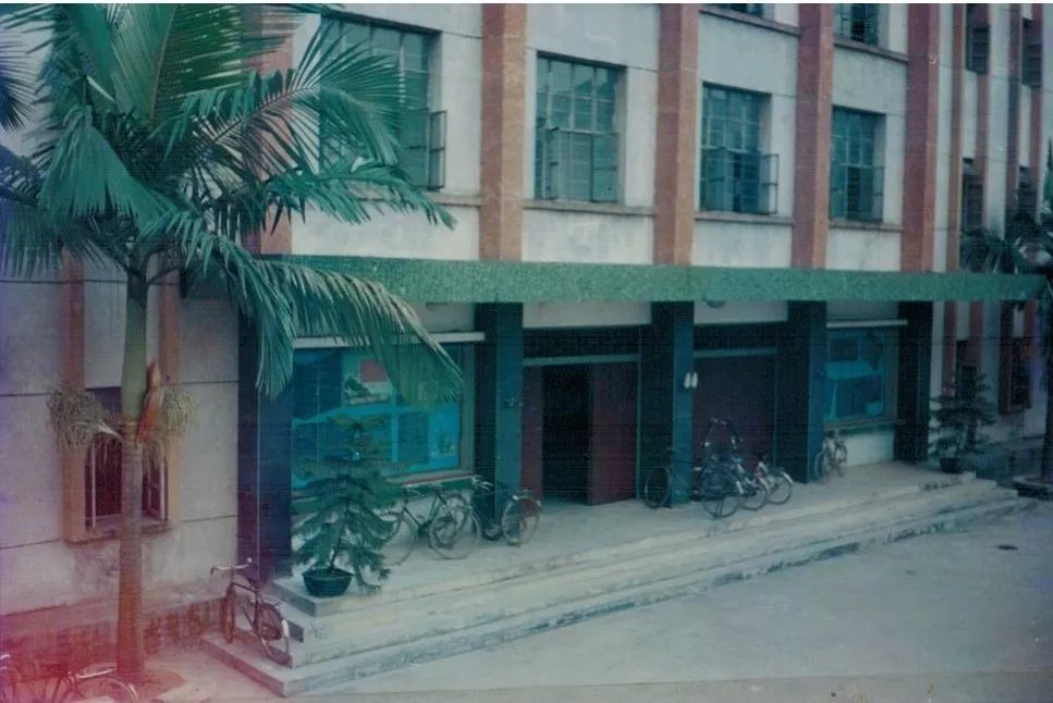 90年代上林县法院办公楼