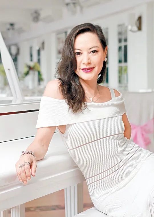 雷怡晖坦言,现在结婚场地还没有预订,还要找人来选择好日子,所以暂时