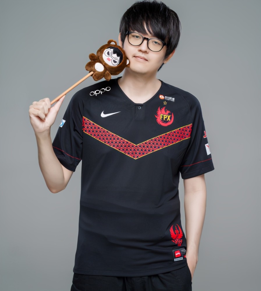 fpx金贡确定离队国内外媒体同时爆料圣枪哥将加盟fpx