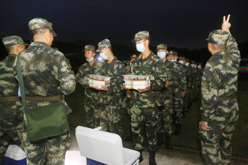 特制"能量包"特别暖兵心