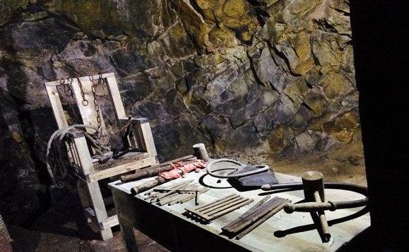 监狱|白公馆成功越狱者之一，被捕后装疯卖傻14年，回家后妻女却认不出