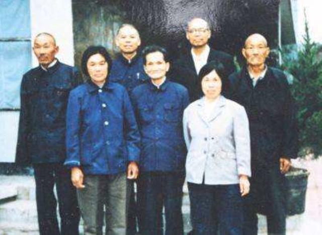 监狱|白公馆成功越狱者之一，被捕后装疯卖傻14年，回家后妻女却认不出