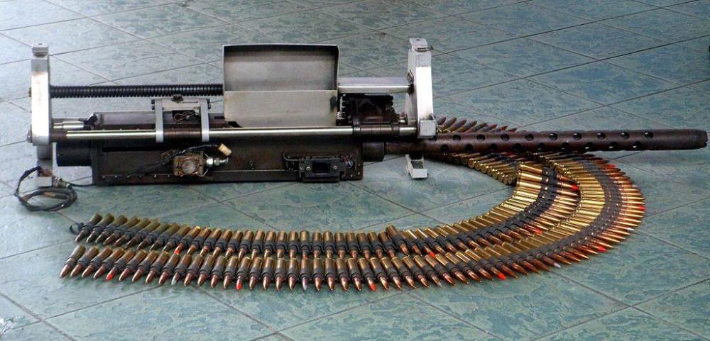 柯尔特-勃朗宁an/m-3型12.7毫米航空机枪及其弹链.