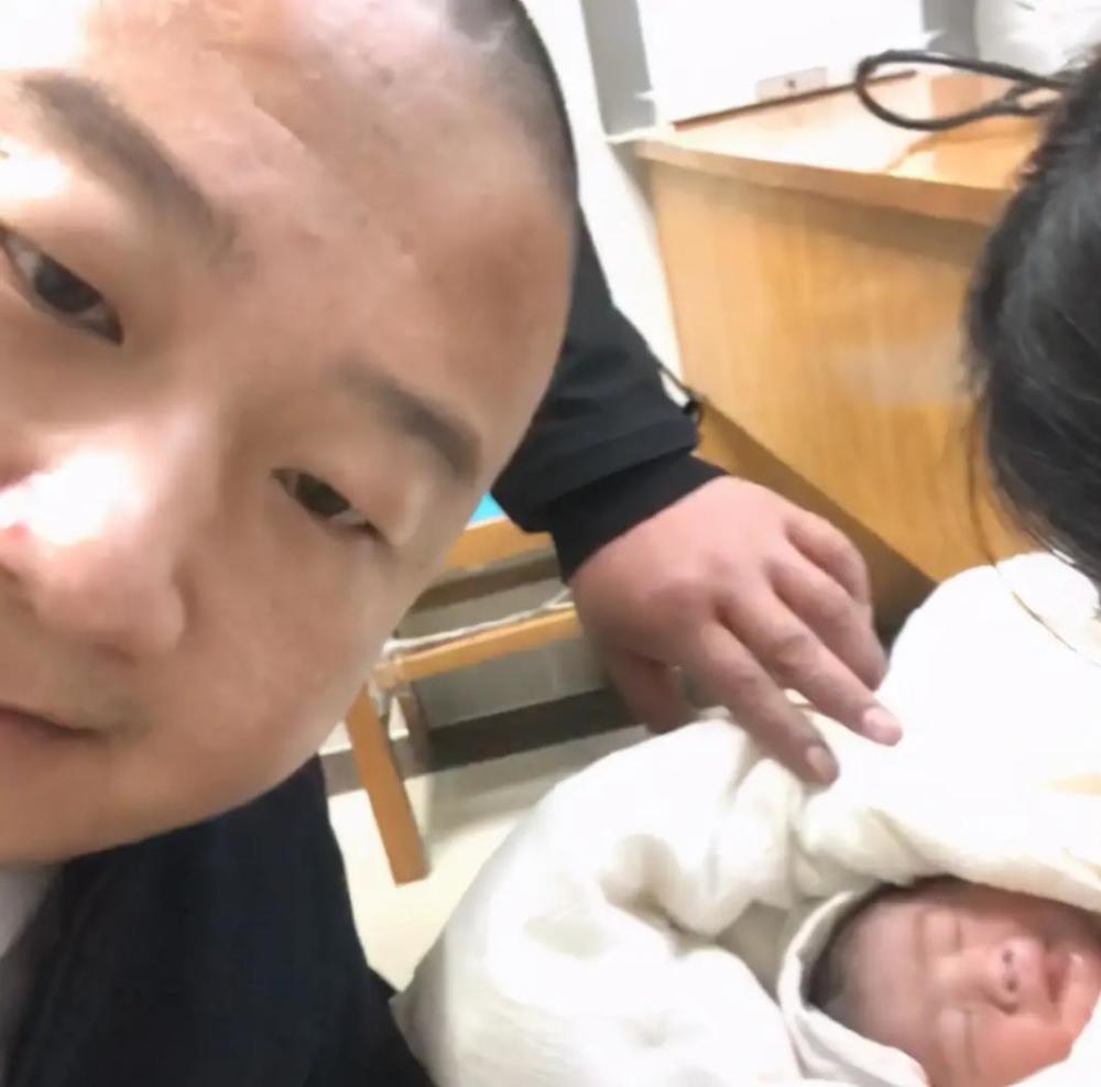 giao哥|网红giao哥当爸，一秒变成女儿奴，满脸幸福晒女儿