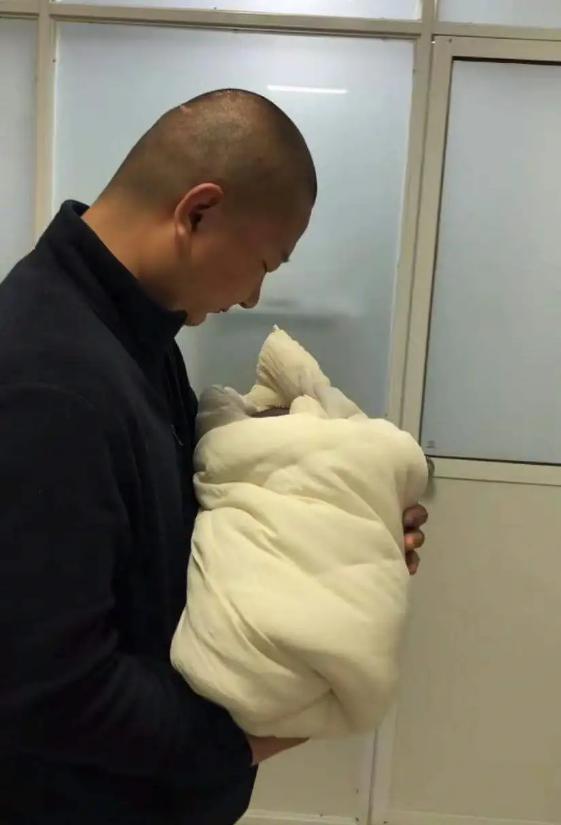 giao哥|网红giao哥当爸，一秒变成女儿奴，满脸幸福晒女儿