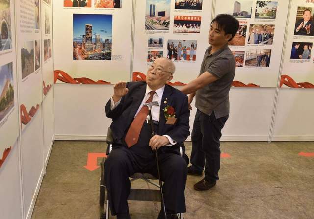 公告中可以看到,伍沾德的妻子李玉珍,其女儿伍淑清,伍淑芬,儿子伍威达