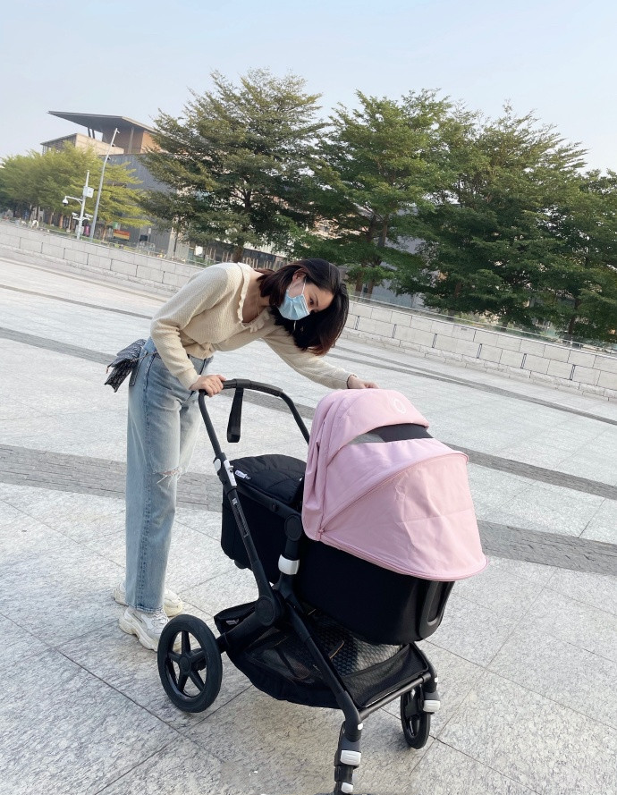 张馨月|林峯老婆张馨月晒时尚穿搭被槽有点土，回怼网友后现超强求生欲