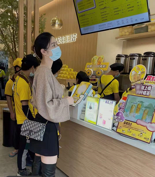 张馨月|林峯老婆张馨月晒时尚穿搭被槽有点土，回怼网友后现超强求生欲